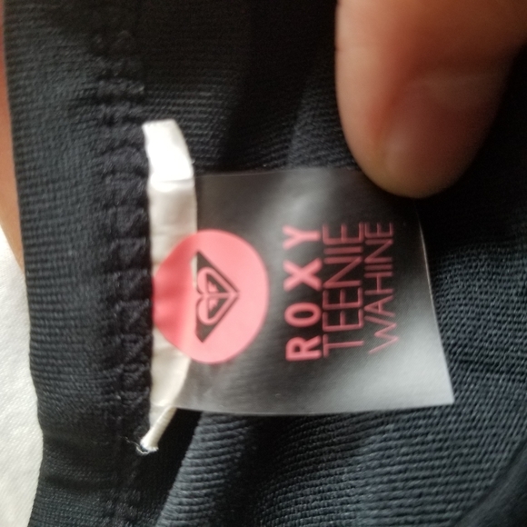 ROXY Long Sleeve Rashguard - Picture 5 of 9